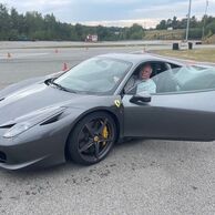 Jiří Tajovský (Boskovice, 70) na Jazde vo Ferrari na Morave